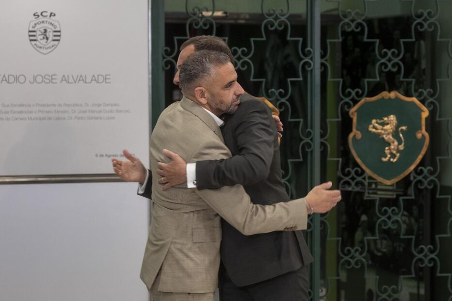 Treinador e presidente trocaram um abraço no fim do evento