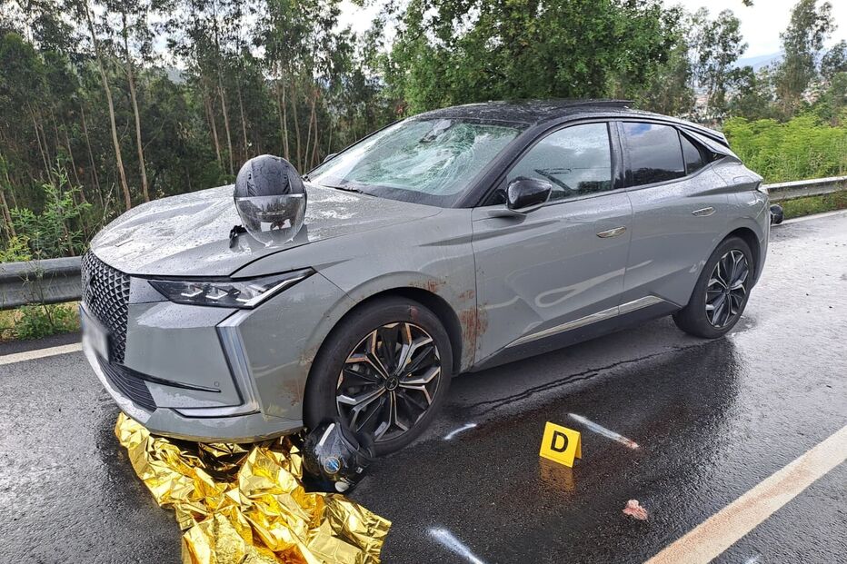 Moto-quatro despista-se e abalroa dois carros em Braga. Três pessoas ficaram feridas