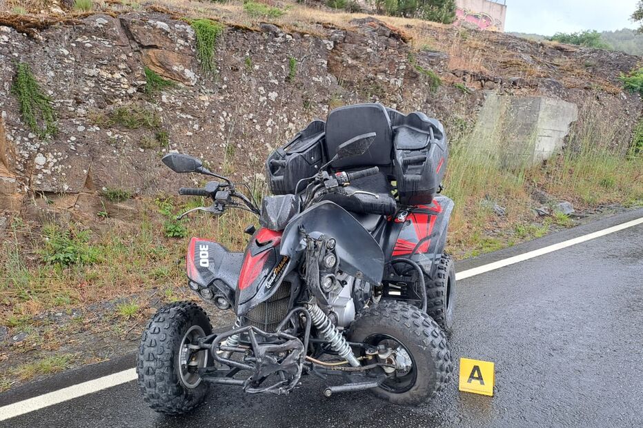 Moto-quatro despista-se e abalroa dois carros em Braga. Três pessoas ficaram feridas