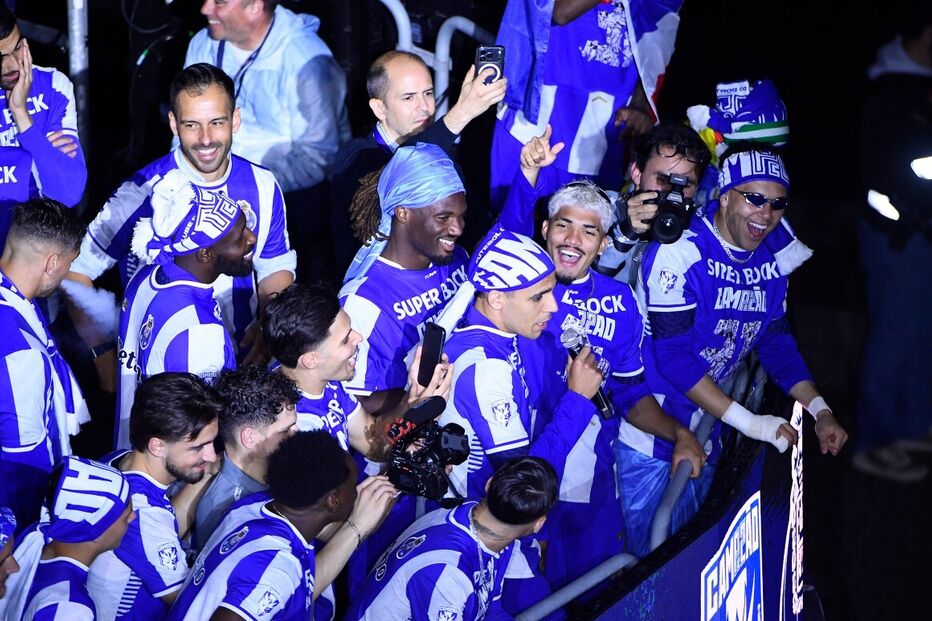 Festa do FC Porto com provocações a Varandas e imitação de Pote.
