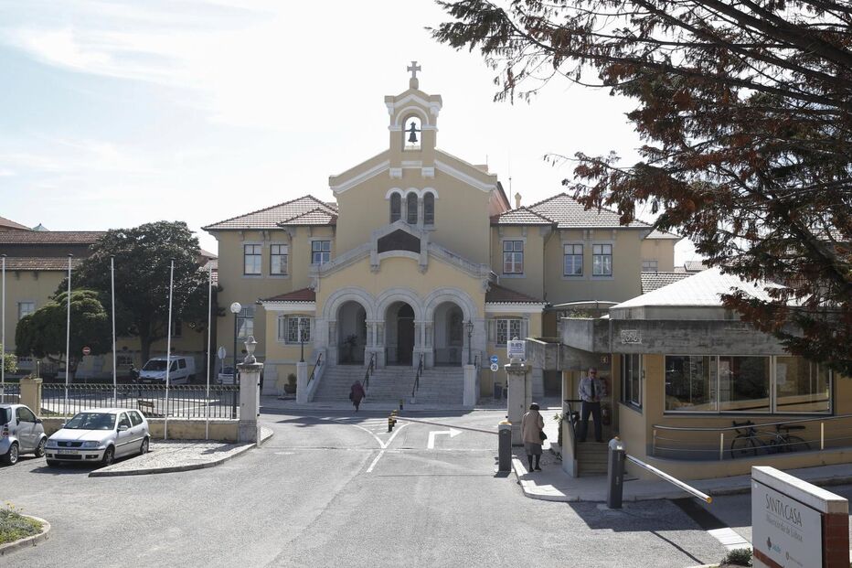 Fachada do edifício do Hospital Sant'Ana, na Parede, Cascais