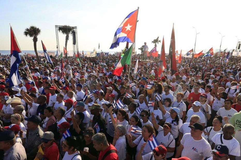 Cubanos celebram 1.º de Maio sob o lema ‘A pátria deve ser defendida’, após pressão dos EUA