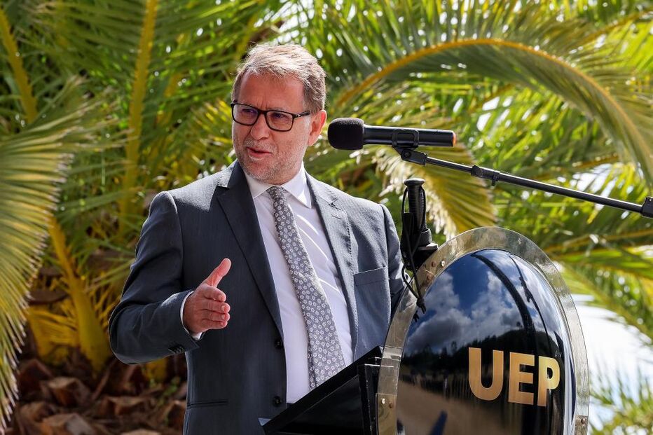 Orador da UEP discursa num evento