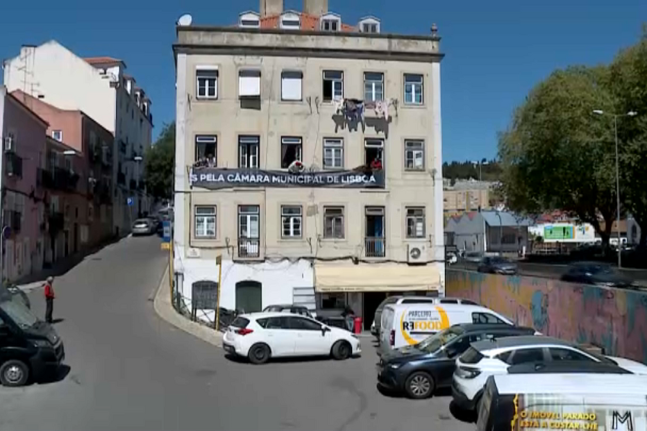 Moradores em risco de perder casa em Alcântara sentem que travam batalha sozinhos, embora Carlos Moedas garanta proteção