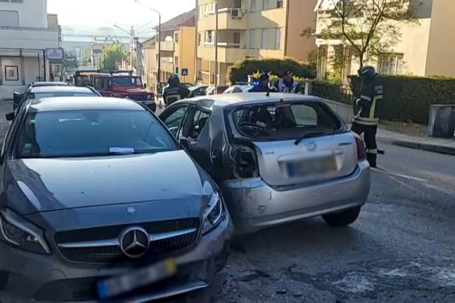 Dois feridos em despiste de carro em Coimbra