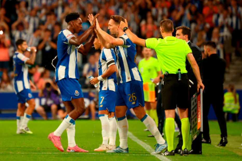 FC Porto pondera contratação de Dion Beljo para reforçar o ataque.
