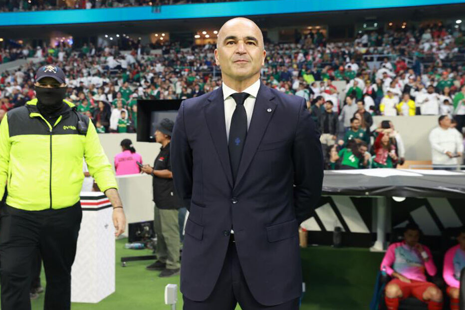 Roberto Martínez reage junto ao banco de Portugal
