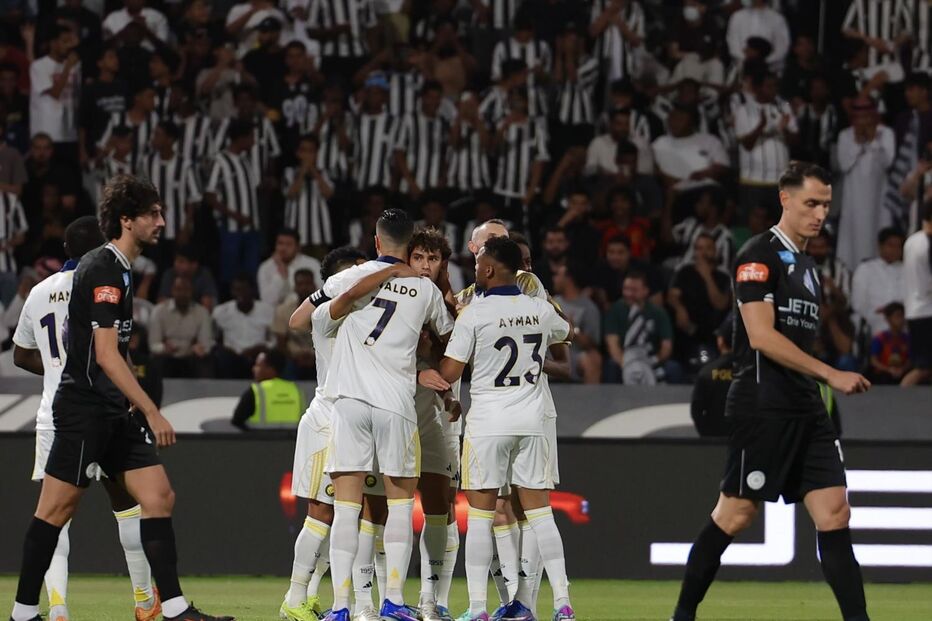 jogadores festejam golo de João Félix 
