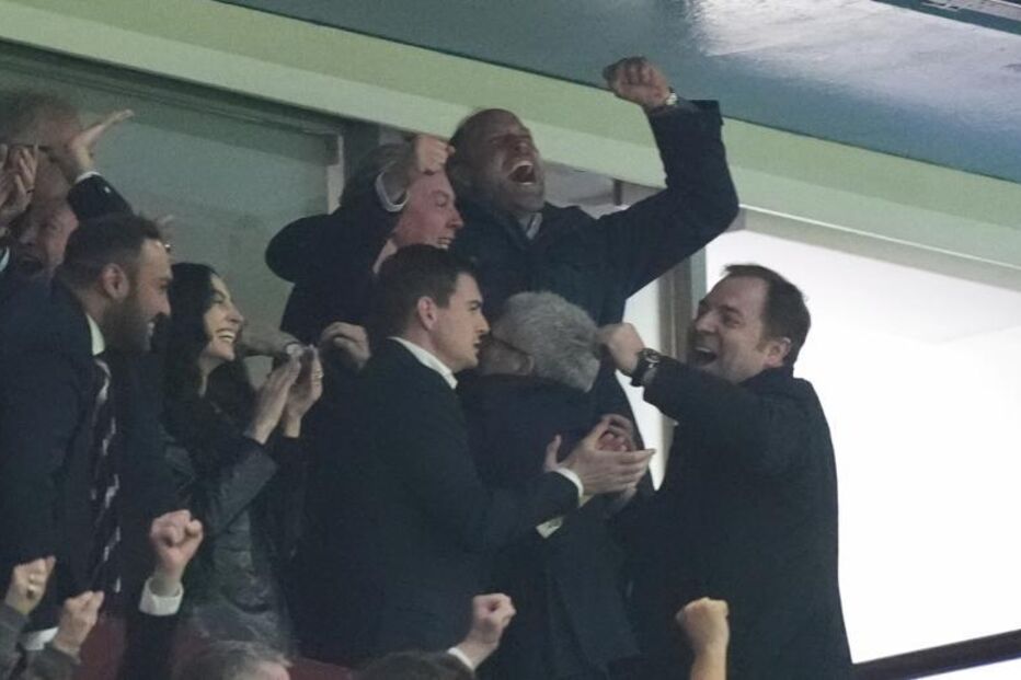 Príncipe William celebra golo do Aston Villa