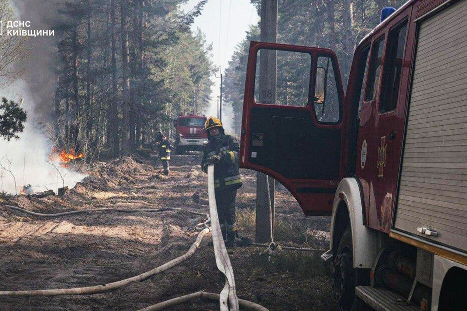 Incêndio florestal perto de Chernobyl após impacto de drone