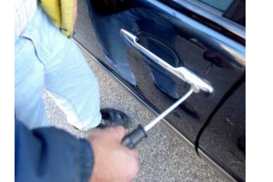 Ladrão de carros atua em Cascais, apesar de liberdade condicional