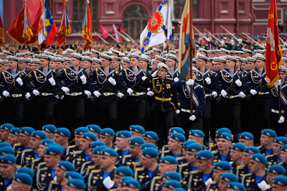 Militares russos durante desfile para assinalar o Dia da Vitória, que marca a vitória da União Soviética sobre a Alemanha nazi na Segunda Guerra Mundial