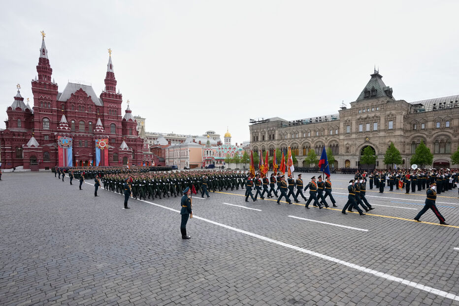 Militares russos durante desfile do Dia da Vitória, em Moscovo