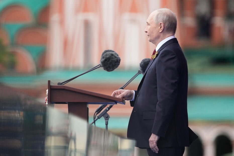 O presidente russo Vladimir Putin discursa durante o desfile militar do Dia da Vitória, em Moscovo