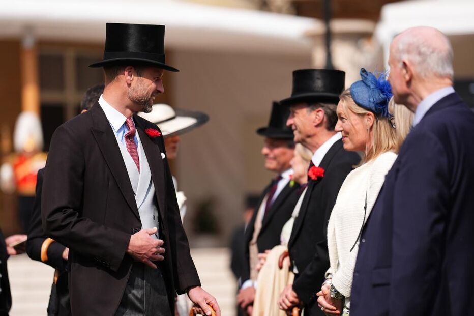 Receção no jardim de Buckingham com Kate e William