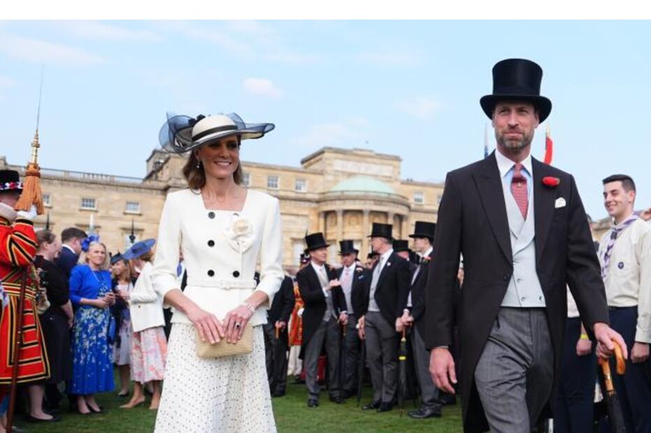 Kate e William lideram receção nos jardins de Buckingham