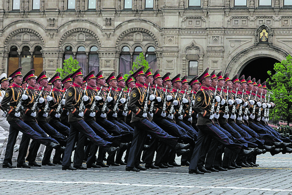 Aliados. Militares norte-coreanos que combateram na ‘operação militar especial’ participaram no desfile