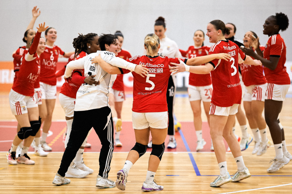 Benfica celebra o pentacampeonato nacional de andebol feminino