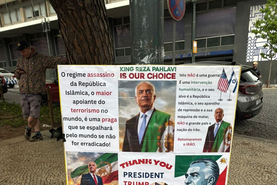Manifestantes pedem ainda a expulsão do embaixador do Irão em Portugal e o reconhecimento do príncipe Reza Pahlavi como líder do período de transição.