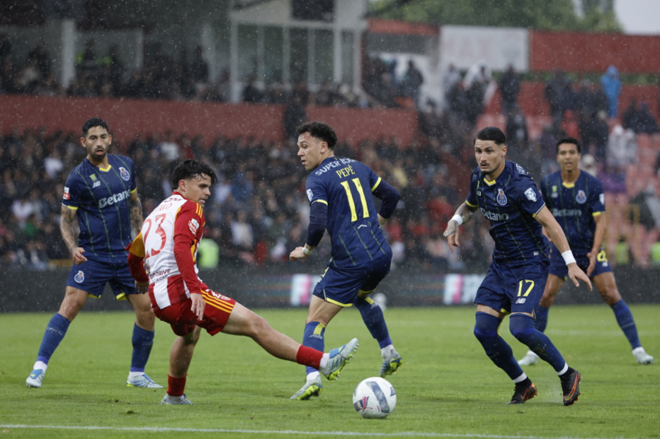 Roni marca para o AVS contra o FC Porto, na Liga Portugal Betclic