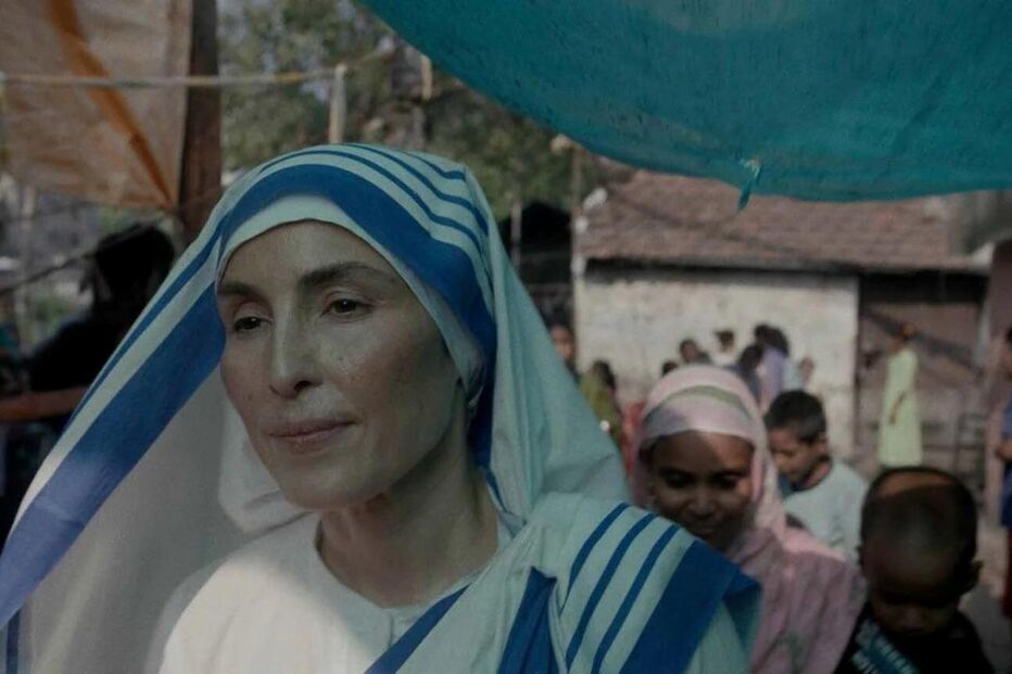 Noomi Rapace é Madre Teresa de Calcutá
