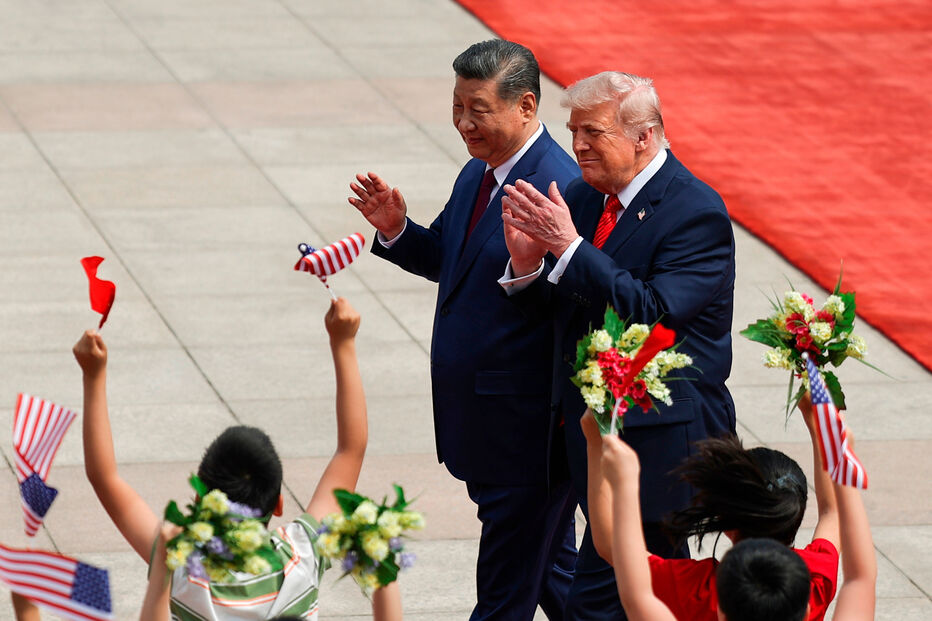 Presidente dos EUA, Donald Trump (à direita), e o presidente chinês, Xi Jinping, durante o encontro em Pequim