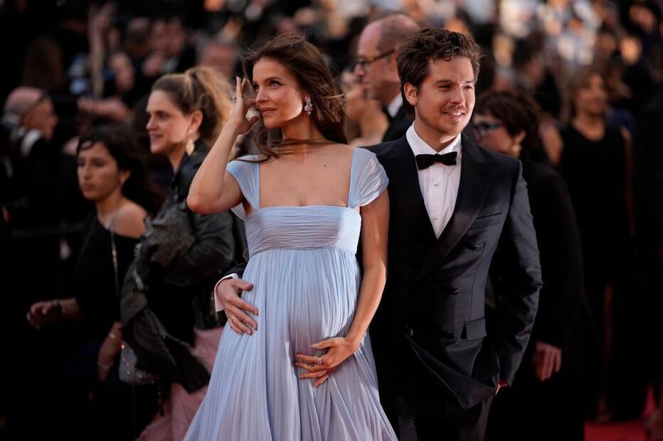 Dylan Sprouse e Barbara Palvin esperam o primeiro filho