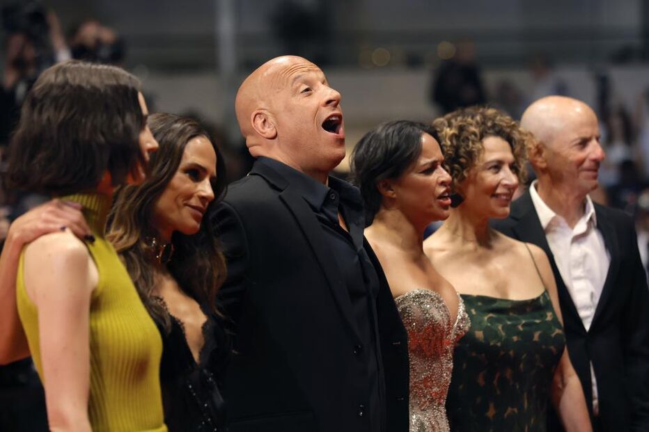 Vin Diesel emociona-se em Cannes ao lado do elenco de 'Velocidade Furiosa'