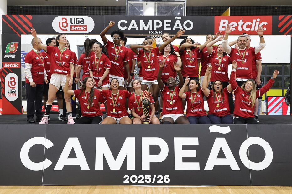 Benfica é o primeiro tricampeão português de basquetebol feminino