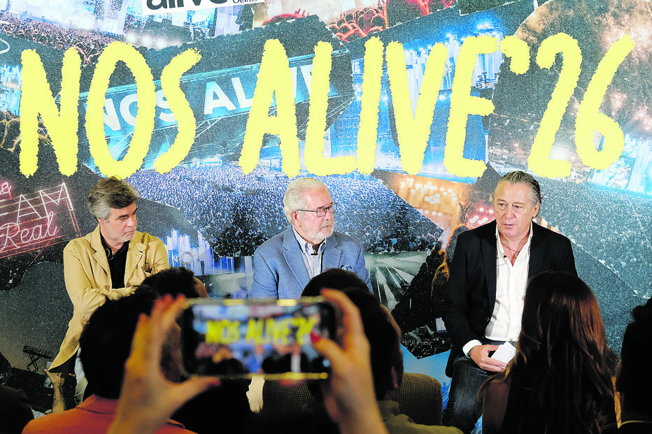 António Fuzeta da Ponte (Nos), Isaltino Morais (presidente da C.M. Oeiras) e Álvaro Covóes (Everything is New) na apresentação