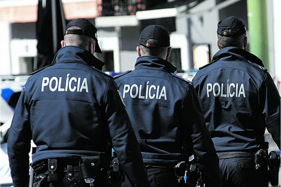 O treino físico, técnico e tático na Escola Prática de Torres Novas procura capacitar os novos agentes da PSP para  o trabalho no terreno; os formandos destacam “a grande exigência” das provas 