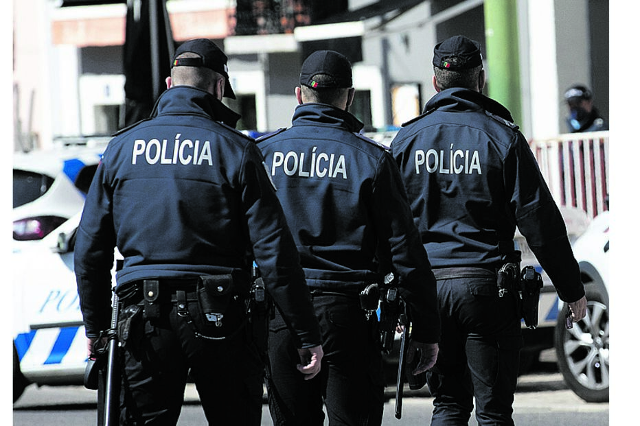 O treino físico, técnico e tático na Escola Prática de Torres Novas procura capacitar os novos agentes da PSP para  o trabalho no terreno; os formandos destacam “a grande exigência” das provas 