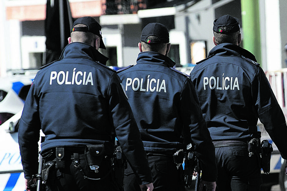 O treino físico, técnico e tático na Escola Prática de Torres Novas procura capacitar os novos agentes da PSP para  o trabalho no terreno; os formandos destacam “a grande exigência” das provas 