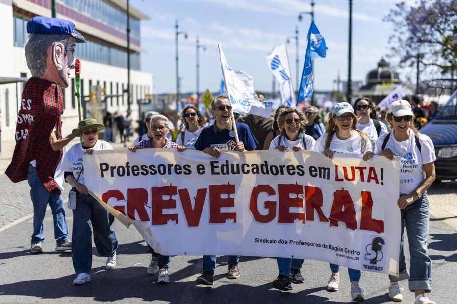 Fenprof leva milhares de professores à rua em protesto