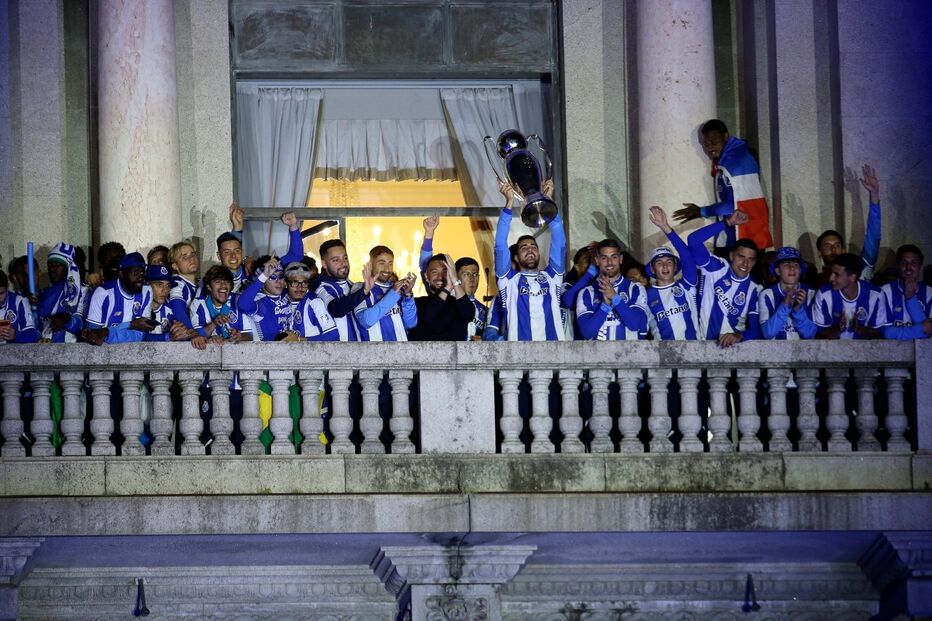 Festa do FC Porto na Invicta com a taça, jogadores celebram o título