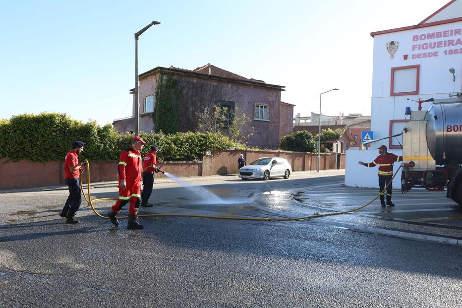 Viatura dos bombeiros despista-se a caminho de incêndio na Figueira da Foz