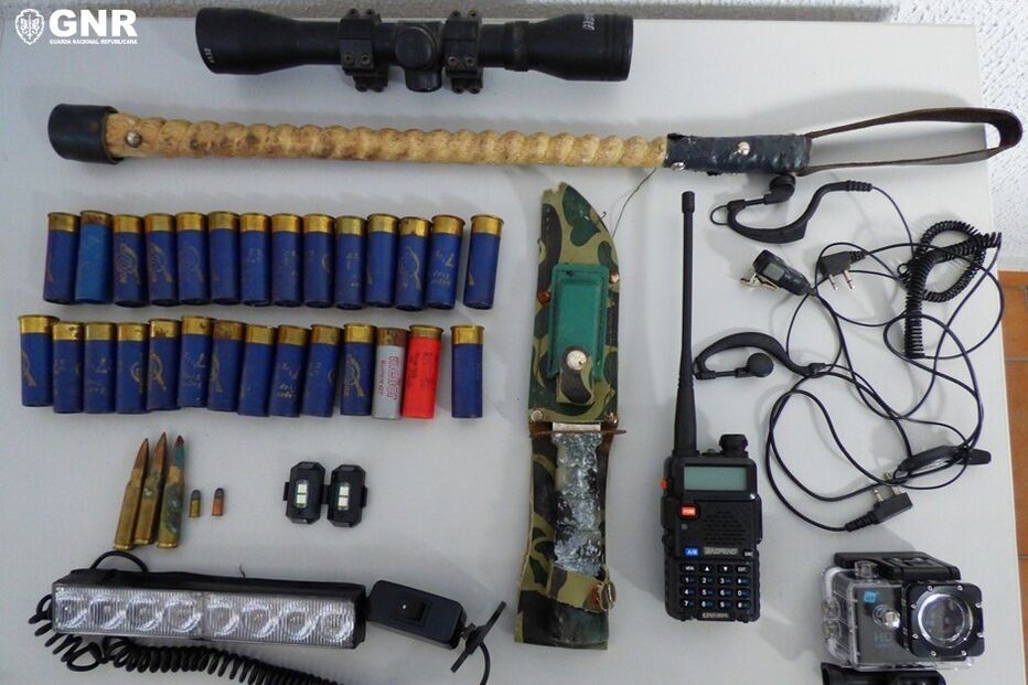 A GNR apreendeu armas, munições e material de comunicação