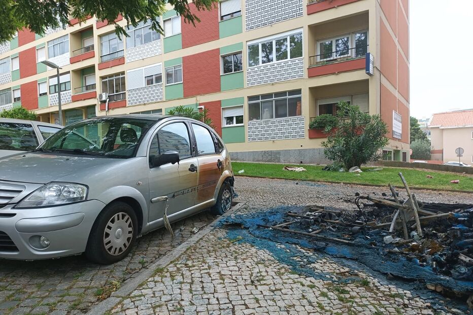 Caixotes do lixo foram incendiado em Setúbal