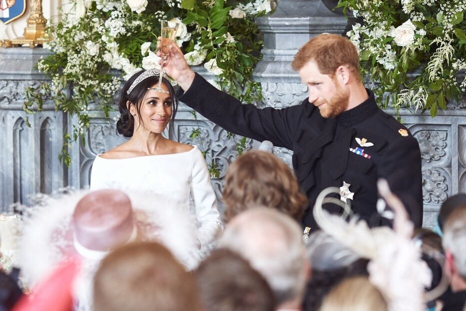 Harry e Meghan brindam no dia do seu casamento