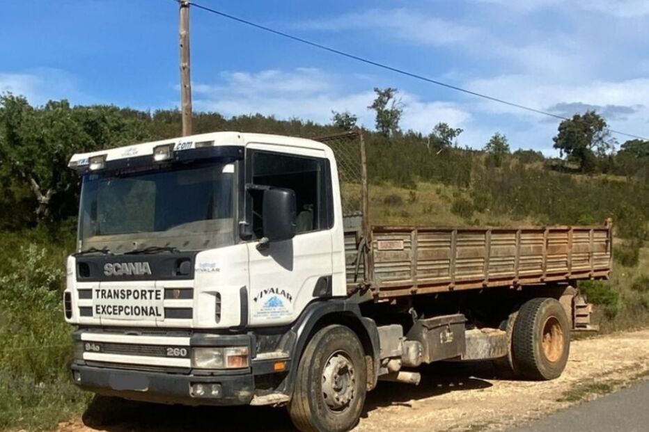 GNR fiscaliza transporte excecional em veículo Scania