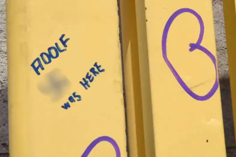 Turistas alemães presos em Miami após mensagem antissemita em banco que homenageia comunidade LGBTQIA+