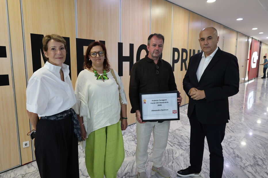 Carlos Rodrigues distingue como 'Herói CM' padeiro que salvou crianças francesas abandonadas pela mãe