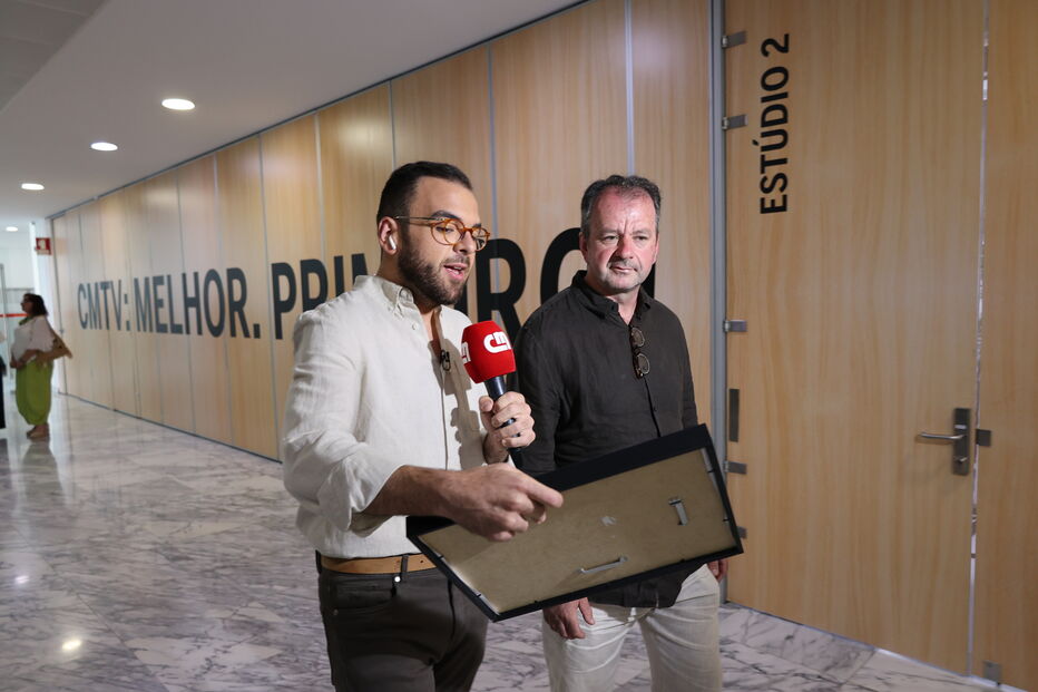 Carlos Rodrigues distingue como 'Herói CM' padeiro que salvou crianças francesas abandonadas pela mãe