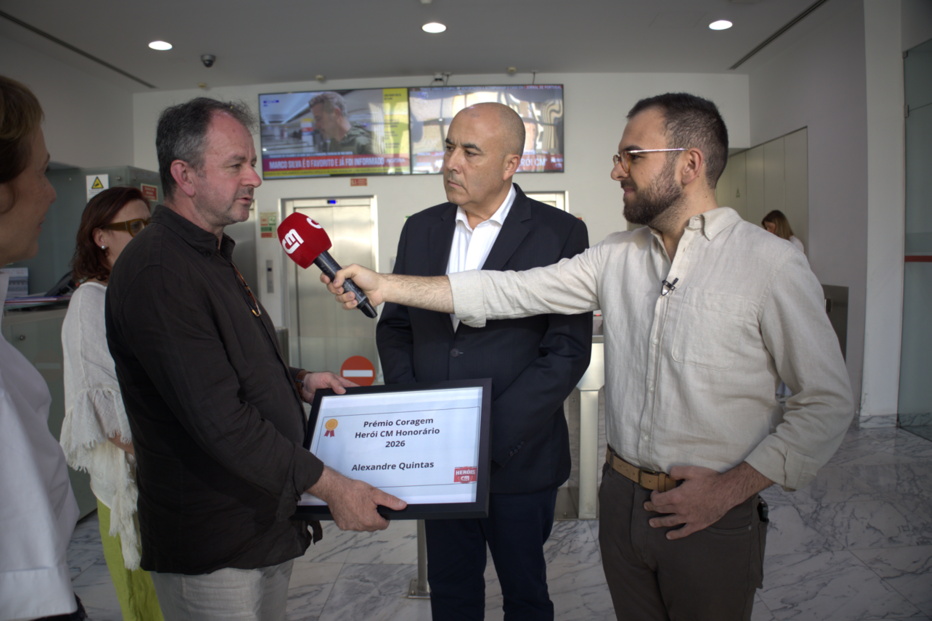 Carlos Rodrigues distingue como 'Herói CM' padeiro que salvou crianças francesas abandonadas pela mãe
