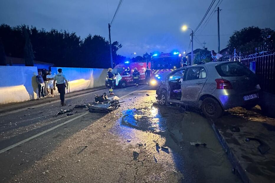 Quatro feridos em colisão rodoviária na Feira
