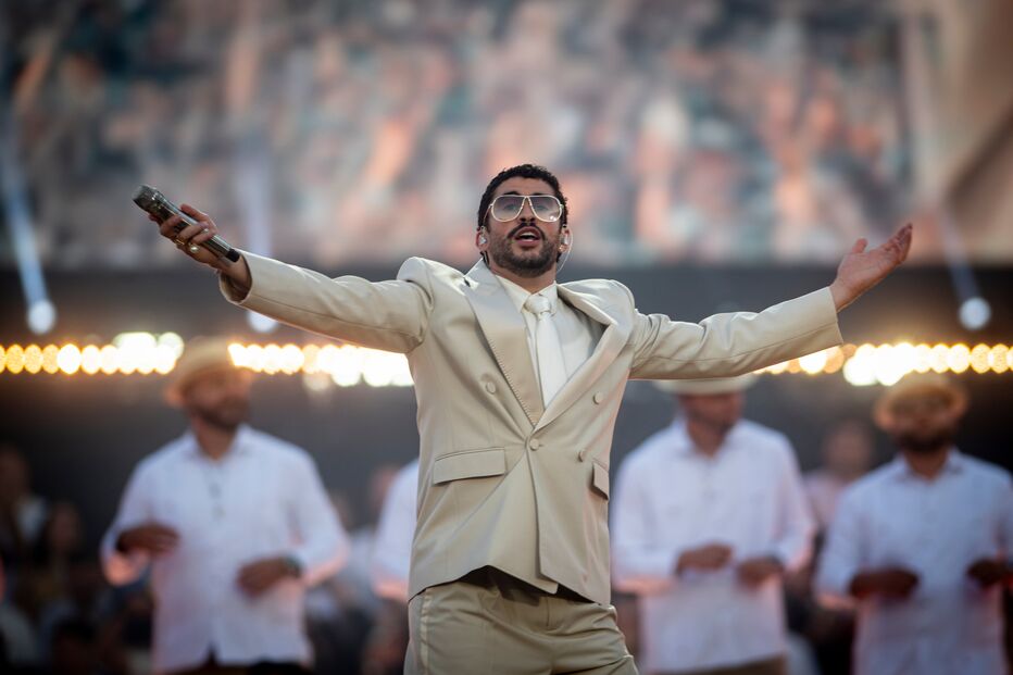 O cantor Bad Bunny durante o seu concerto no Estadi Olímpic Lluís Companys, a 22 de maio de 2026, em Barcelona, Catalunha (Espanha). Bad Bunny atua em Barcelona com dois concertos consecutivos no âmbito da sua digressão mundial «DeBÍ TiRAR MáS FOToS World Tour».
