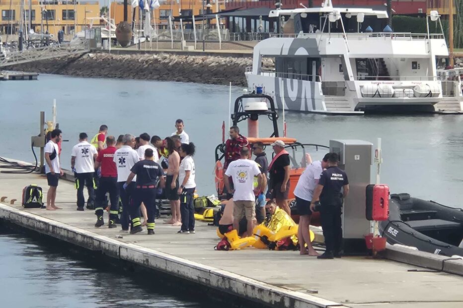 Barco com 12 pessoas a bordo vira na Gruta de Benagil em Lagoa