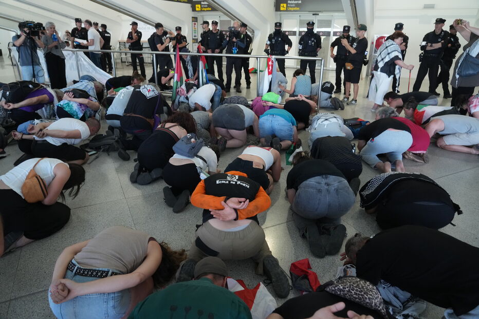 Chegada dos ativistas bascos ao aeroporto espanhol