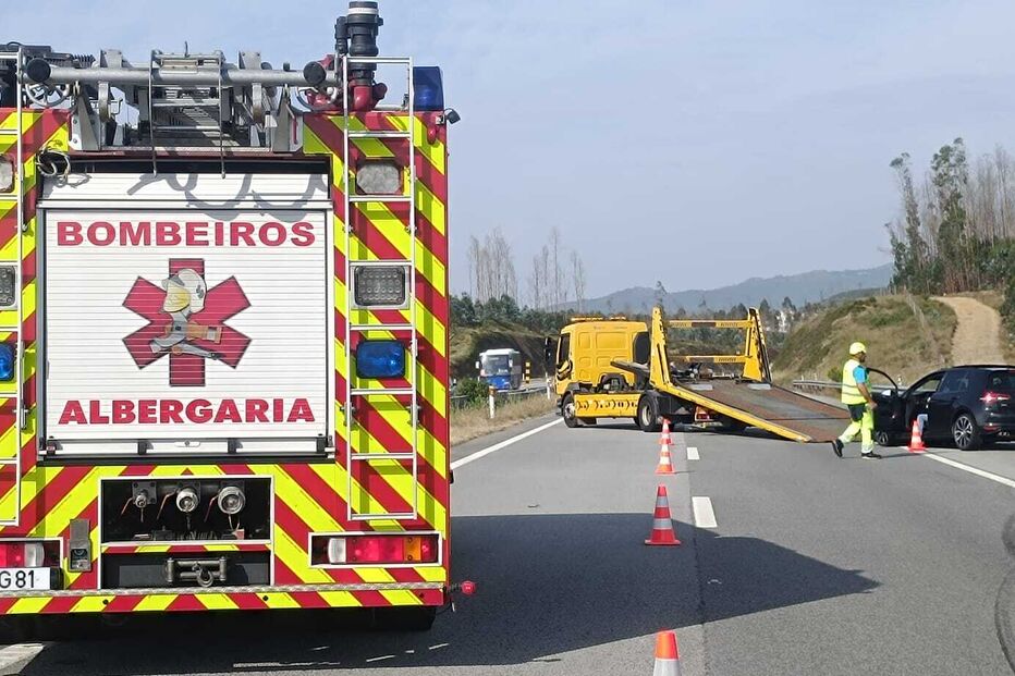 Homem morre em colisão entre dois carros na A25 entre os nós de Albergaria-a-Velha e Talhadas