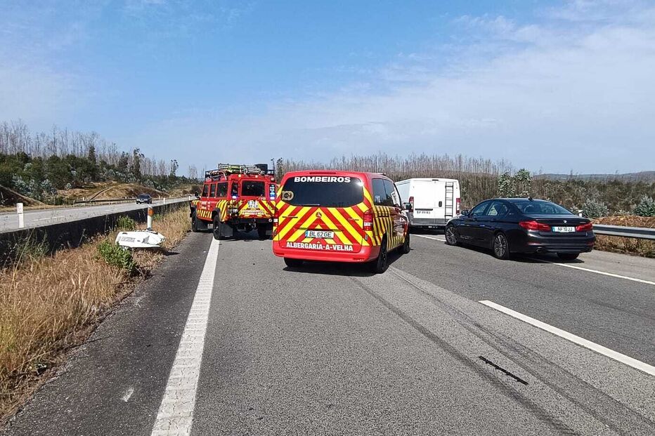 Homem morre em colisão entre dois carros na A25 entre os nós de Albergaria-a-Velha e Talhadas